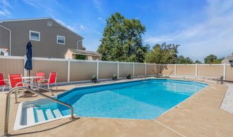 19 Spruce St, Beachwood, NJ 08722