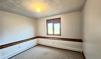 3 Lakeview Dr, Narragansett, RI 02882