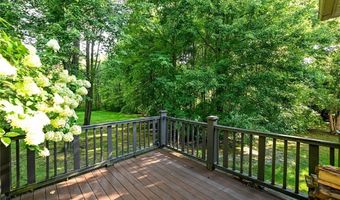 990 WHISPERWOOD Ln, Aurora, OH 44202
