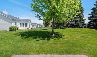 923 W WINDTREE Dr, Appleton, WI 54914