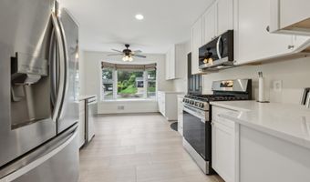 4907 CHANTICLEER Ave, Annandale, VA 22003