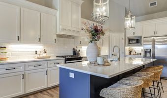 135 Calvin Dr, Wolfforth, TX 79382