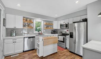 808 Tyler St, Polk City, IA 50226