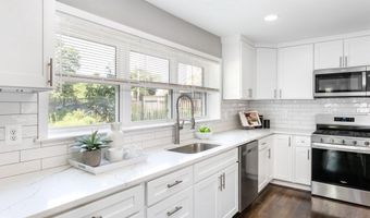 606 W CONWAY St, Baltimore, MD 21230