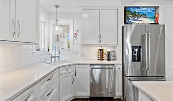 222 7TH St, Beach Haven, NJ 08008