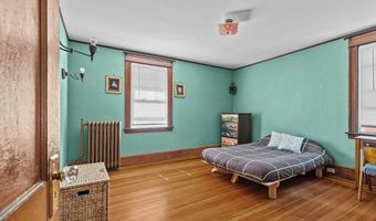 32 Thurston Ave A, Newport, RI 02840