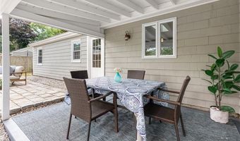 15 Zephyr Ln, Barrington, RI 02806