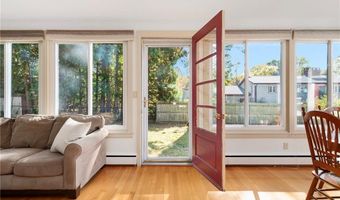 6 Conway Dr, Barrington, RI 02806