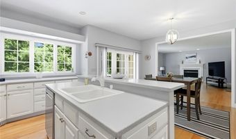 3 Connor Ln, Barrington, RI 02806