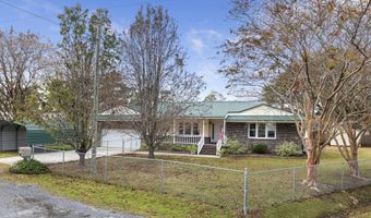 402 Chippendale Ln, Bonneau, SC 29431