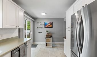 1086 Terrell Dr, Akron, OH 44313