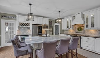 6 Surle Ct, Bayville, NJ 08721