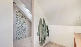 34 Dos Carpinteros Rd, Arroyo Seco, NM 87514