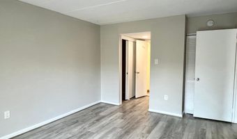 118 ROBERTS Ln 300, Alexandria, VA 22314