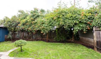 207 N MAPLE St, Bingen, WA 98605
