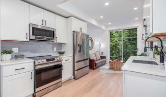 2601 30TH St NE 11, Washington, DC 20018