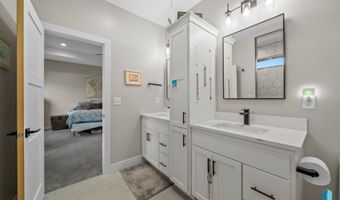 2820 E Daybreak Cir, Brandon, SD 57005