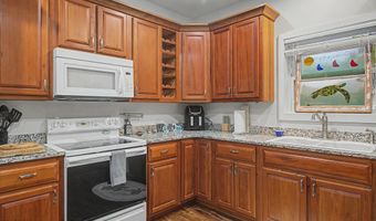 223 Sycamore St, Bay St. Louis, MS 39520