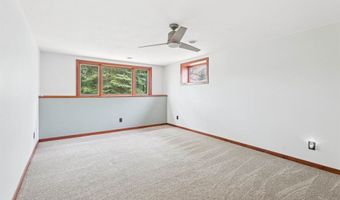 1331 N BRIARCLIFF Dr, Appleton, WI 54915