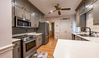 2714 Dover Ln, Albany, GA 31721