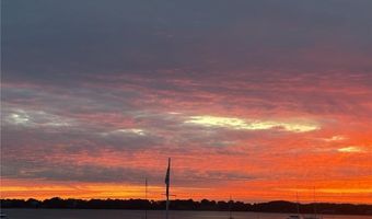9 Hope St, Bristol, RI 02809