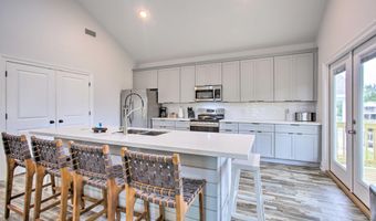 4082 Cardinal St, Bay St. Louis, MS 39520