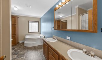 504 S Linn St, Anamosa, IA 52205
