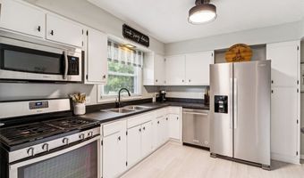 2087 Lake Rd, Akron, OH 44312