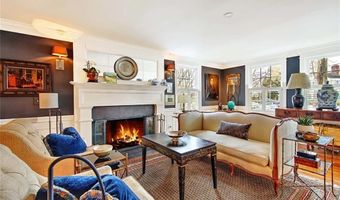 22 Lantern Ln, Barrington, RI 02806