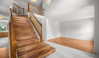 750 Majestic Dr, Algonquin, IL 60102