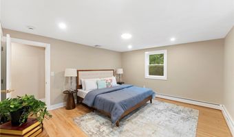 75 Walnut Rd, North Kingstown, RI 02852
