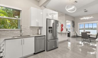 808 EDGEWATER Dr, Orlando, FL 32804