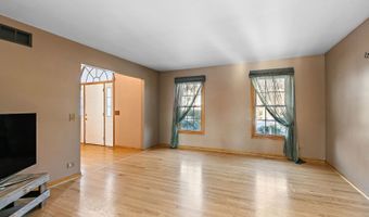 2051 Carlisle St, Algonquin, IL 60102