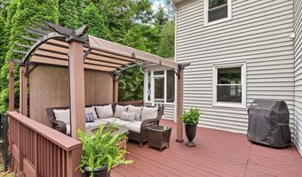 28 Loudon Pkwy, Albany, NY 12211