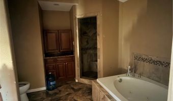 911 S Almond St, Alice, TX 78332
