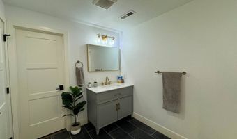 1008 S 10th Ave, Britton, SD 57430