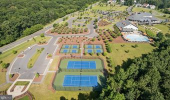 102 PHOEBE Ct, Lake Frederick, VA 22630