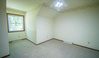 5306 Arapahoe Ln, Madison, WI 53704
