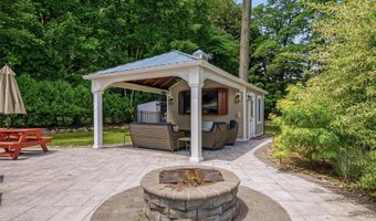 6 Biret Dr, Airmont, NY 10952