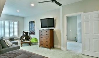 460 Club Dr, Aurora, OH 44202