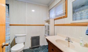 20 Provost Dr, Airmont, NY 10901
