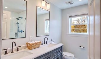 7 Court Ave, Barrington, RI 02806