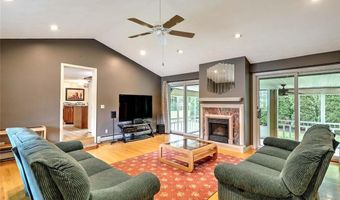 130 Hope Hill Ter, Cranston, RI 02921