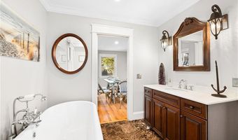 138 Carroll Ave, Newport, RI 02840