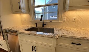 35 Primrose Ln, Cromwell, CT 06416