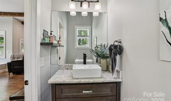 8 Apple Ln, Asheville, NC 28804