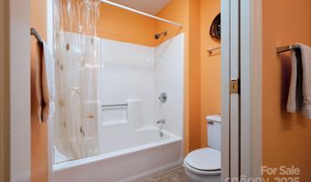 9 Sandon Cir, Asheville, NC 28804