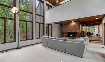 410 Greentree Ln NE, Ada, MI 49301