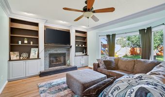 1235 Bentwood Ct, Altoona, IA 50009