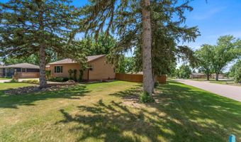 201 S 5th Ave, Brandon, SD 57005